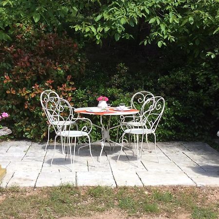 Atelier Soleil Bed & Breakfast Мустие Сен Мари Екстериор снимка
