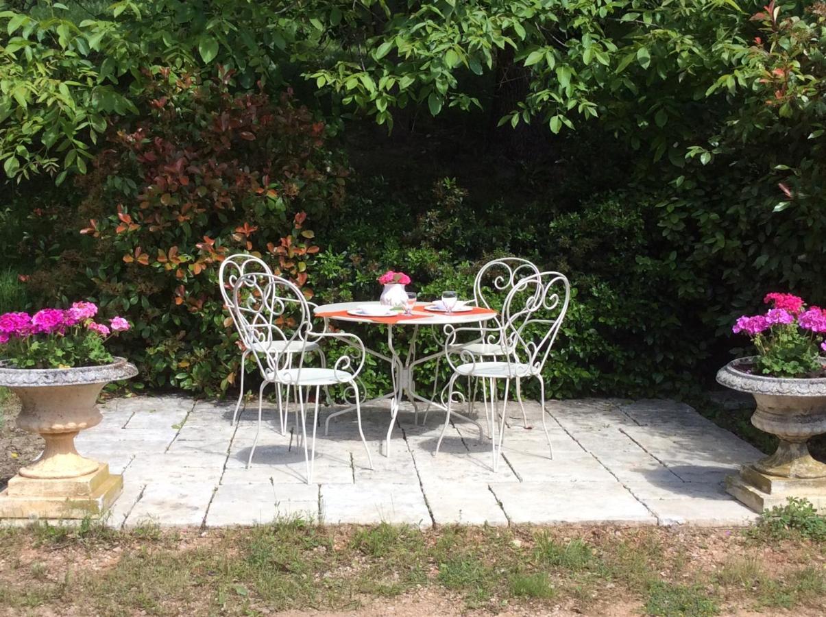 Atelier Soleil Bed & Breakfast Мустие Сен Мари Екстериор снимка