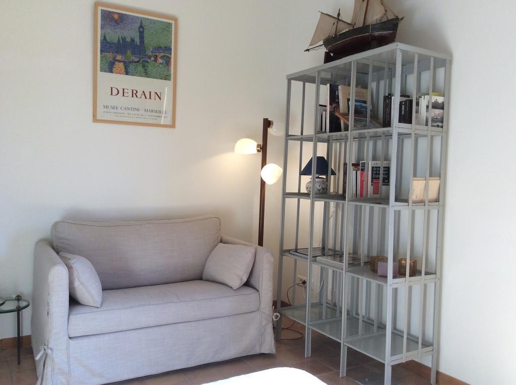 Atelier Soleil Bed & Breakfast Мустие Сен Мари Стая снимка