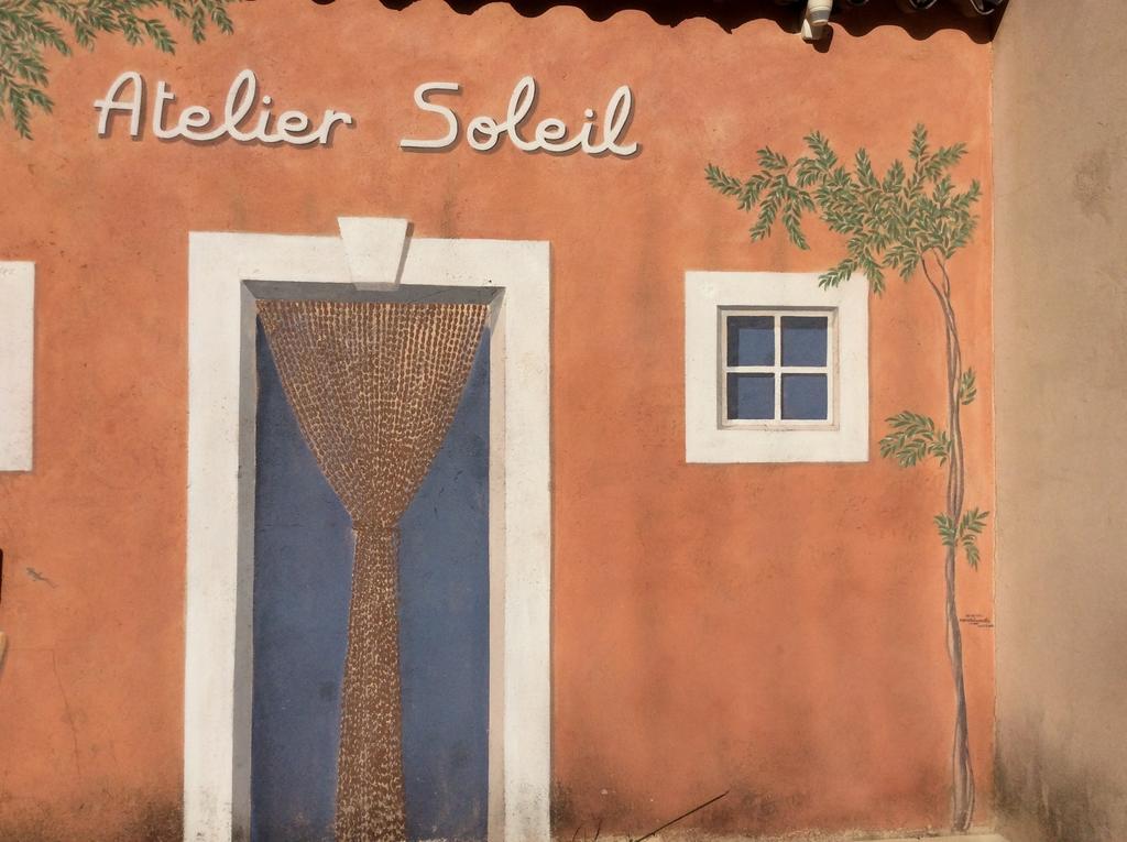 Atelier Soleil Bed & Breakfast Мустие Сен Мари Екстериор снимка